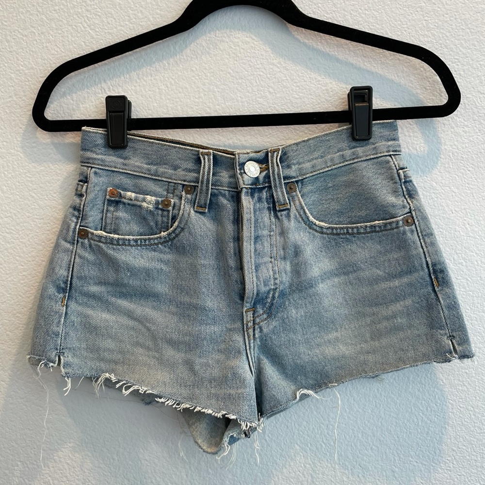 Redone Levi’s lightwash original shorts